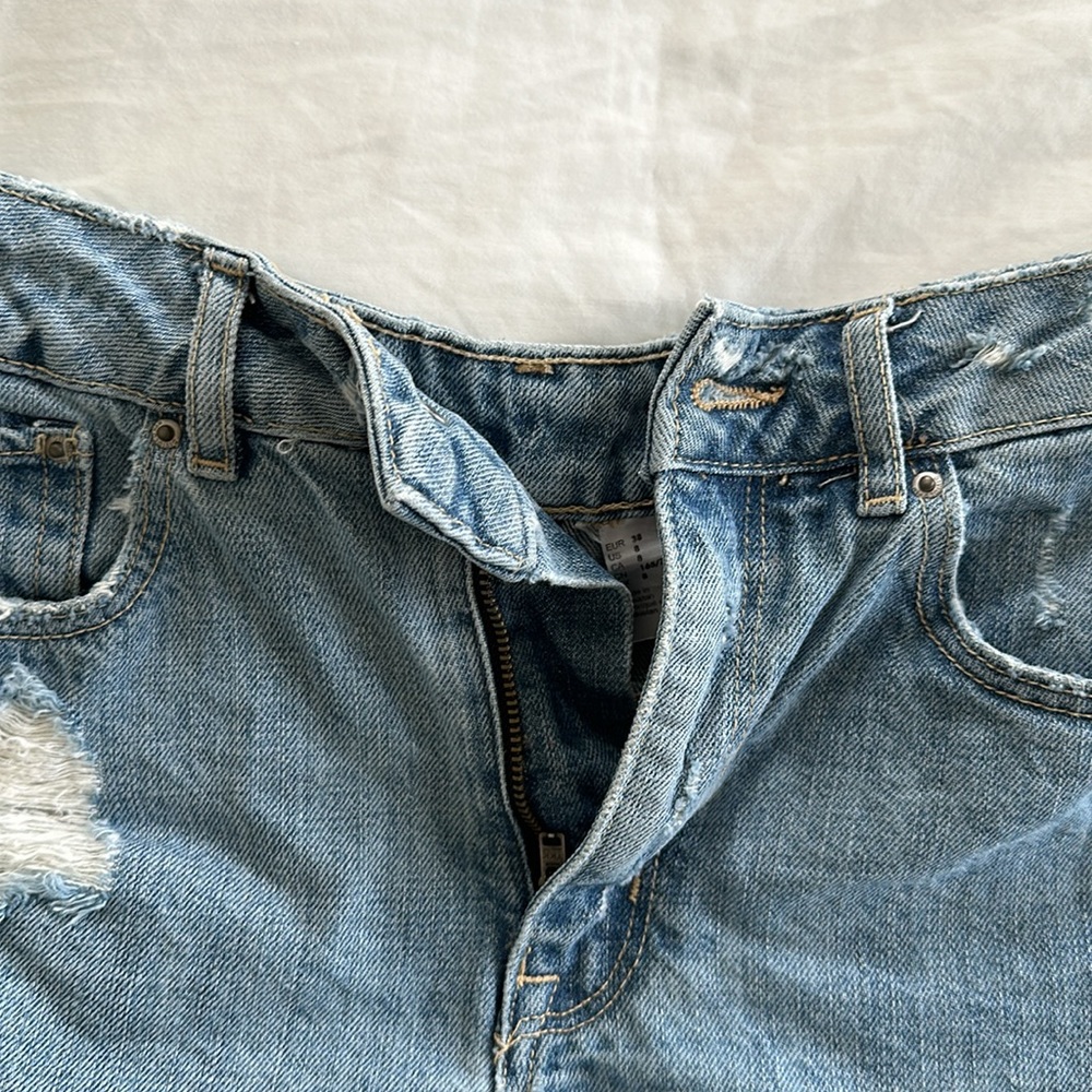 H&M Distressed Denim Shorts - Picture 2 of 4